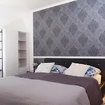 Dea * بولا